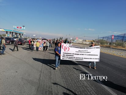 Exobreros de AHMSA inician caminata de más de 190 km rumbo a Saltillo por el proceso de quiebra