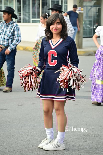 Civismo y tradición destacan en el desfile