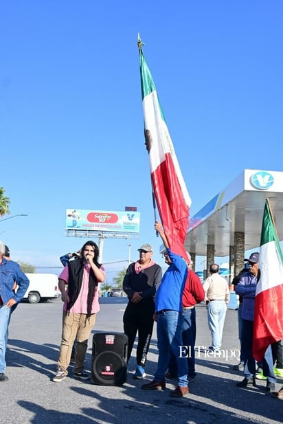 Exobreros de AHMSA inician caminata de más de 190 km rumbo a Saltillo por el proceso de quiebra