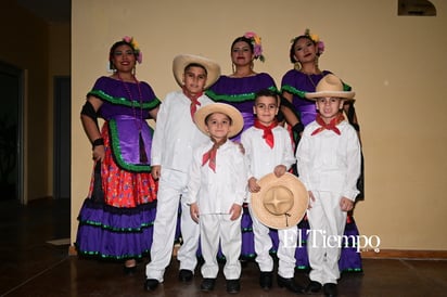 🎉 Ballet Folclórico Coahuitl celebra 30 años en el Teatro de la Ciudad✨