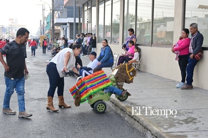 Civismo y tradición destacan en el desfile