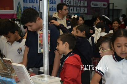 Visita de la Escuela Primaria Niños Héroes a la Feria del Libro en la Biblioteca Pape