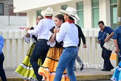 Civismo y tradición destacan en el desfile