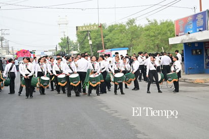 Civismo y tradición destacan en el desfile