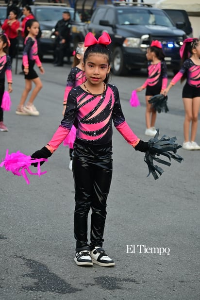 Civismo y tradición destacan en el desfile