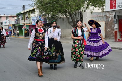 Civismo y tradición destacan en el desfile
