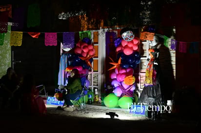 Noche de Flores y Calaveras ilumina Monclova en la tradicional “Alumbrada 2025”