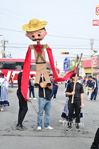 Civismo y tradición destacan en el desfile