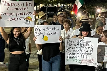 Manifestación en #Monclova encabezada por jóvenes de la generación “Z”.