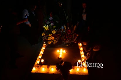 Noche de Flores y Calaveras ilumina Monclova en la tradicional “Alumbrada 2025”