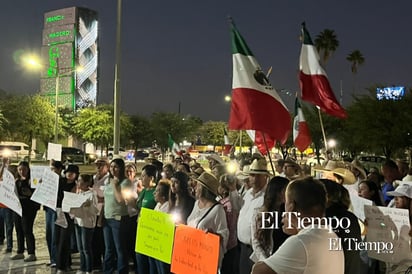 Manifestación en #Monclova encabezada por jóvenes de la generación “Z”.