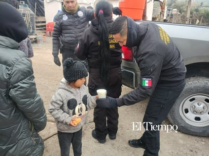 Agentes de AIC llevan apoyo y cercanía a sectores vulnerables de Monclova