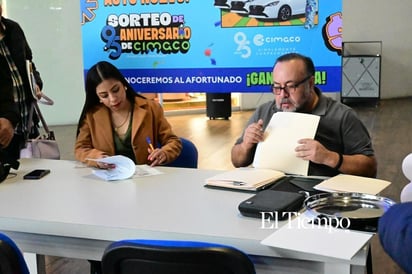CIMACO realizó la entrega de un Mazda 2 a la ganadora del sorteo conmemorativo