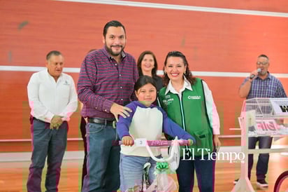Familias del Oriente disfrutaron de la rosca y una emocionante rifa de juguetes en el Auditorio Salvador Kamar.