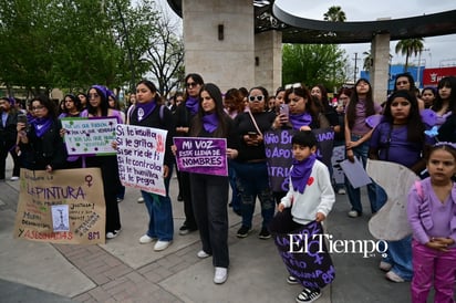 Mujeres de Monclova se concentran por igualdad y justicia