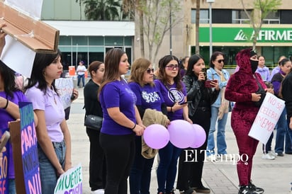 Mujeres de Monclova se concentran por igualdad y justicia