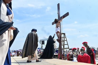 Viacrucis en Monclova