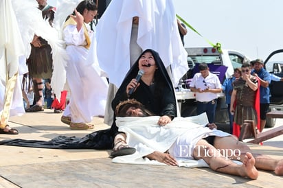 Viacrucis en Monclova