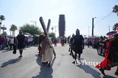 Viacrucis en Monclova