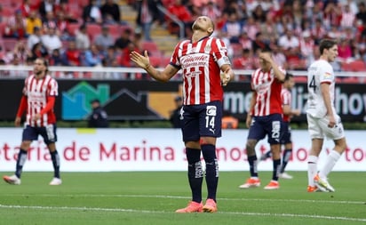 Gran falla de 'Chicharito' Hernández en el Chivas vs Toluca