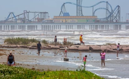 Huracán Beryl avanza por Texas con fuertes lluvias