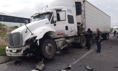 Un accidente de frente resultó en lesiones graves para dos personas