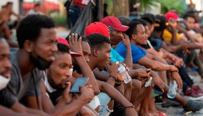 Al menos 40 migrantes mueren en incendio de una embarcación en Haití