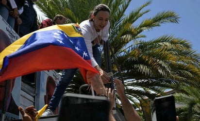 María Corina, amenazada por Maduro, se hace presente en la concentración en Caracas