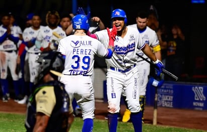 Acereros despliega tremenda ofensiva y gana el cuarto juego 8-1