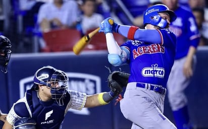 Acereros remonta y gana a Sultanes por 4-2, pega primero