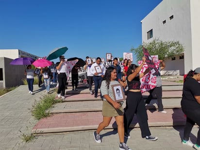 Con marcha, recuerdan acontecimientos del 2 de octubre