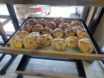 Panaderías se adelantan a la festividad del Día de Muertos, aunque preparan pan a baja escala