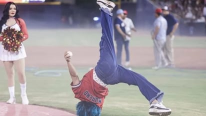 Atletas olímpicos lanzan la primera bola en el juego de las Águilas de Mexicali