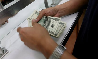 Precio del dólar abre este martes en 19.55 al mayoreo