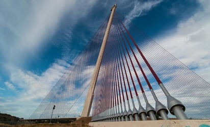 virales Muere influencer británico de 26 años al caer de un puente en España; intentaba grabar un video