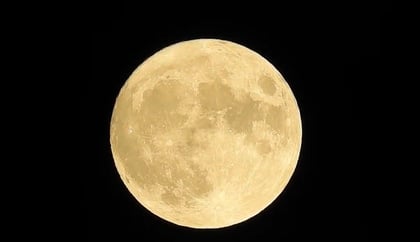 Aún puedes disfrutar de la Luna de Esturión, la última superluna del año