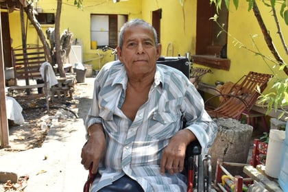Vecino tiene más de 60 años gestionando puente peatonal en la colonia Barrera