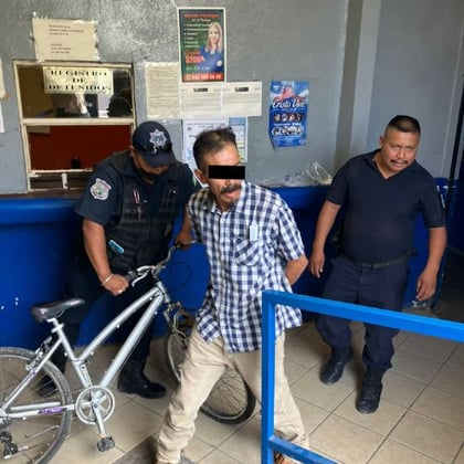 Policía Municipal detienen a sujeto armado con cuchillo