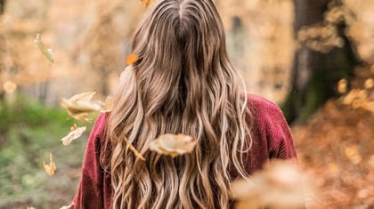 ¿Por qué se cae más el pelo en otoño y cómo evitarlo?