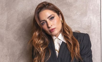 Cynthia Rodríguez impone estilo con un look ideal para mujeres mayores de 30 años