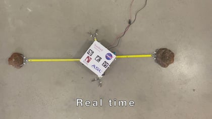 Este robot usa cintas métricas como Spider-Man usa las telarañas
