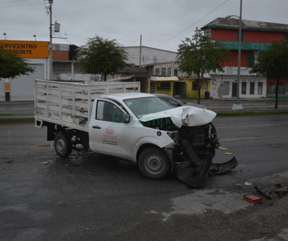 Trabajadores de Princess chocan contra poste en la colonia Guadalupe de Monclova