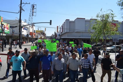 Obreros lanzan S.O.S. y toman calles de Monclova con marcha