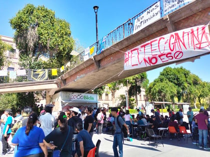 Estudiantes del Tec Saltillo podrían mantener su protesta hasta el miércoles