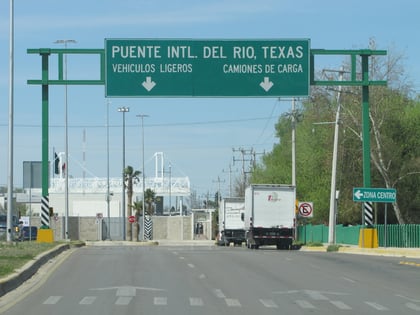 Las operaciones en el Puente Internacional Acuña-Del Rio aumentaron un 28% debido a los retrasos en el cruce en Piedras Negras