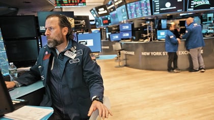 Wall Street cierra con ganancias; S&P 500 marca otro récord