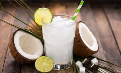 Descubre los beneficios de beber agua de coco para el estómago