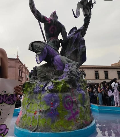 Secretaría de la Mujer llama a feministas a no dañar monumentos