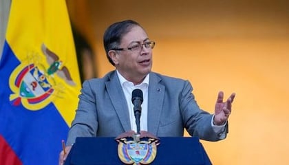 Petro anuncia que Colombia suspenderá la compra de armas a Israel