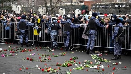 Policía detuvo a 45 personas en Rusia en actos por funeral de Navalny, según ONG